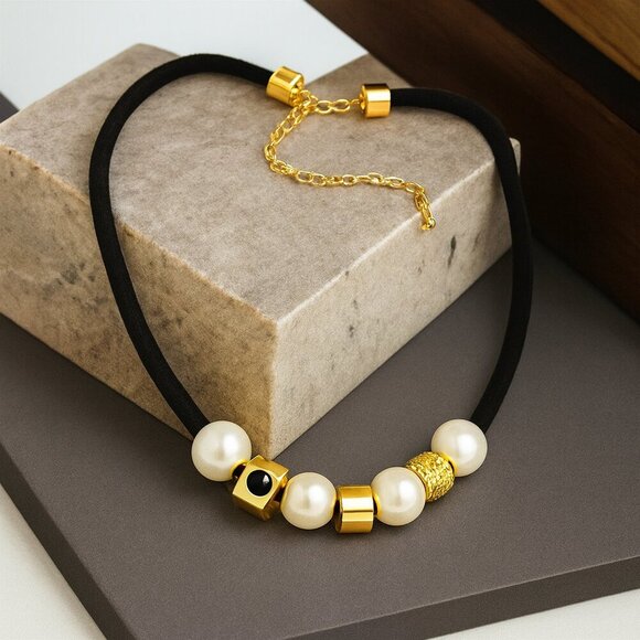 🆕️Modern Chic Pearl And Gold Bead Necklace On Leather Cord + Bonus Earrings - Picture 9 of 11
